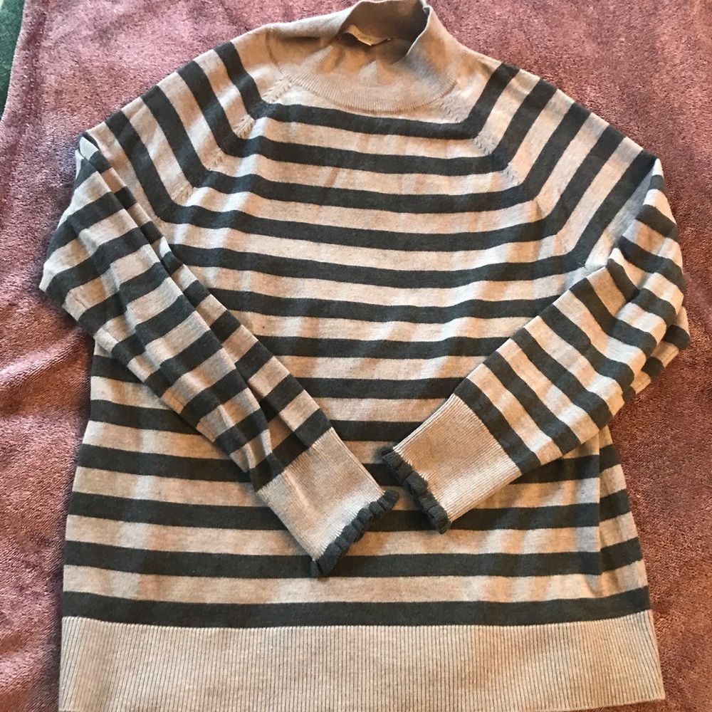 Mock neck frill sleeve sweater